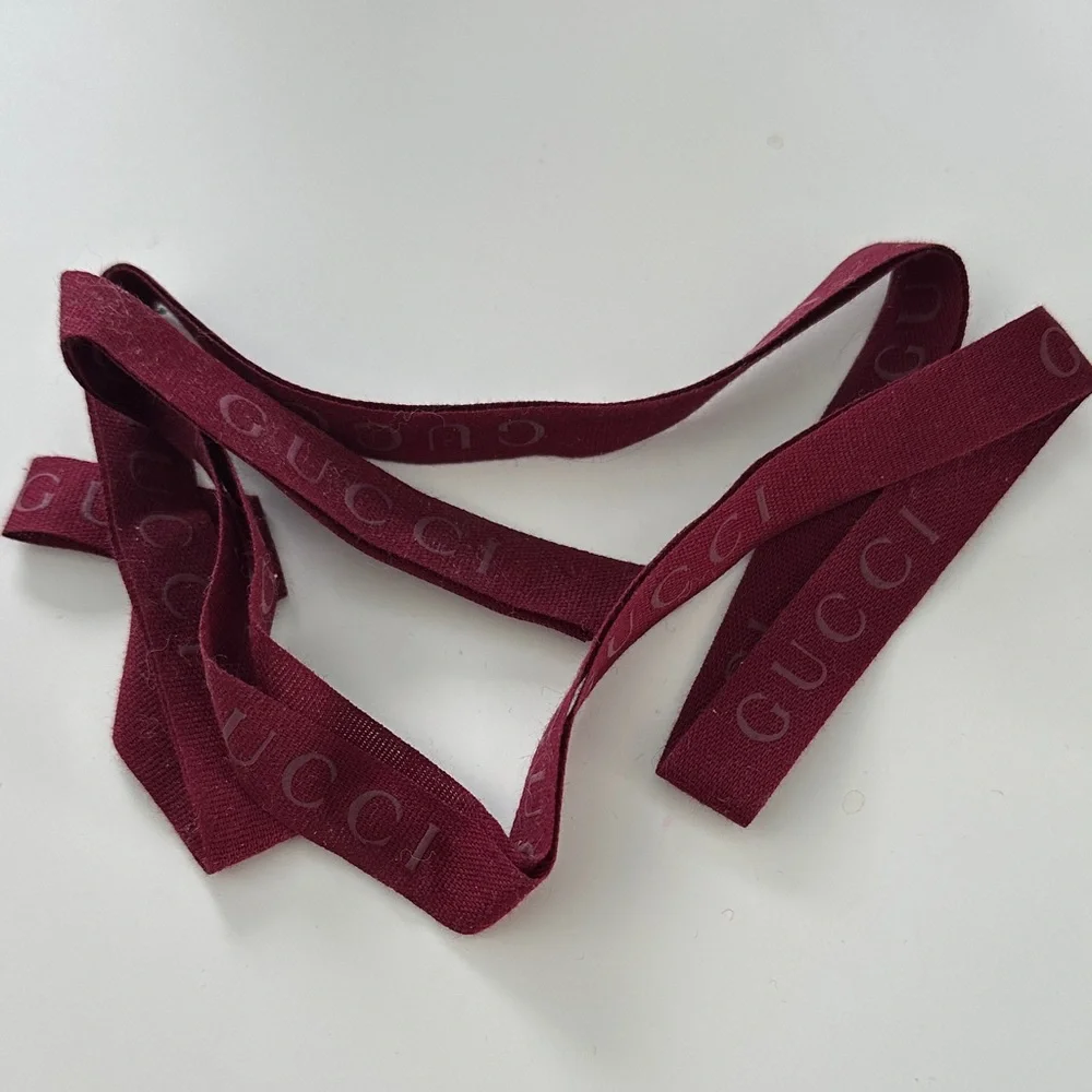 Gucci Deep Red Ribbon - Picture 1 of 1